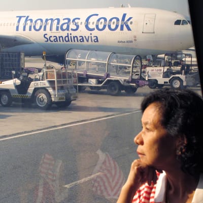 Thomas Cook -lentoyhtiön kone Phuketin lentokentällä Thaimaassa.