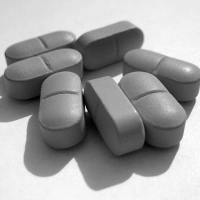 Tabletter, svartvit bild