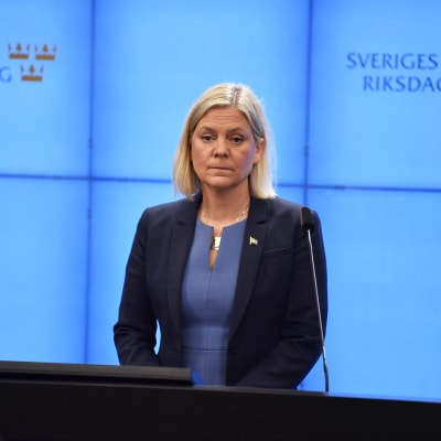 Magdalena Andersson tiedotustilaisuudessa budjettiäänestyksen jälkeen keskiviikkona.