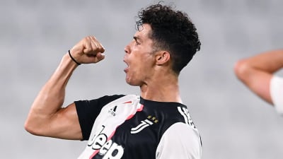 Juventus Cristiano Ronaldo firar 1–0-målet mot Sampdoria.