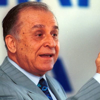 Ion Iliescu kuvattuna vuonna 1999.