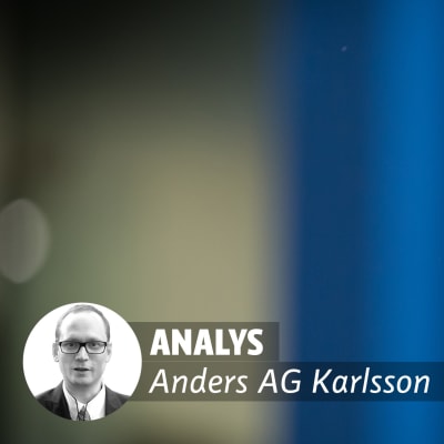 Bild på Sampo Terho i profil på högra sidan av bilden och en mindre svartvit bild av redaktör AG Karlsson nere till vänster med texten Analys