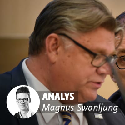 Analys Magnus Swanljung. Timo Soini och Juha Sipilä i bakgrunden