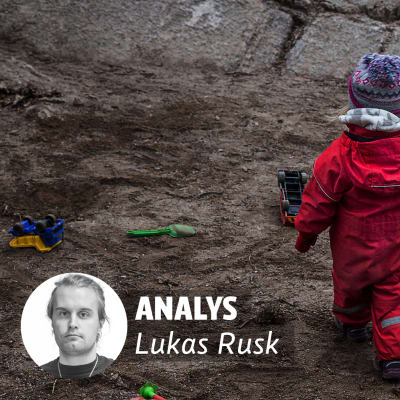 Analyslogga med ett porträtt på Lukas Rusk till vänster. I bakgrunden ett barn med ryggen mot kameran, mot en mörk bakgrund