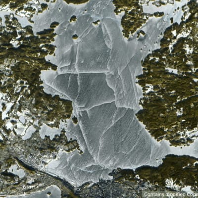 Satellittiikuvaa Näsijärveen syntyneistä railoista.