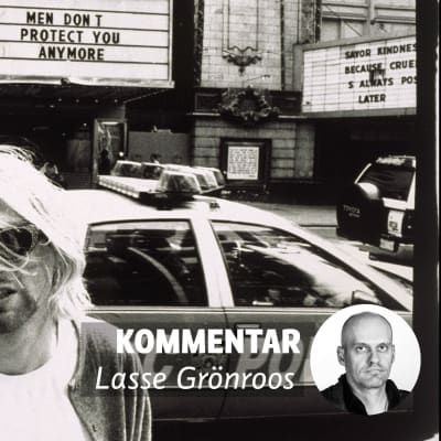 Lasse Grönroos kommentarsfoto för Kurt Cobain som står framför polisbil.
