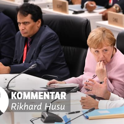 Kommentarsstämpel på en bild med Angela Merkel.