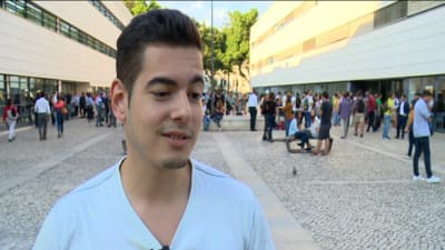 Juan studerar ekonomi i Portugal.
