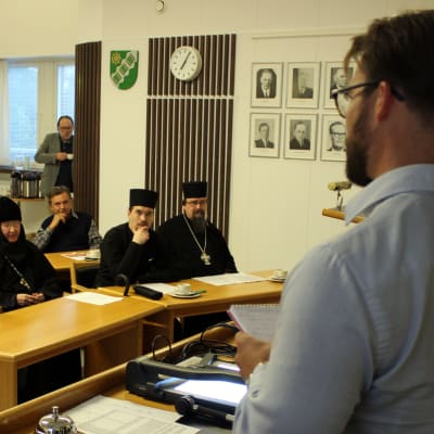 Tilaisuus kunnanvirastolla