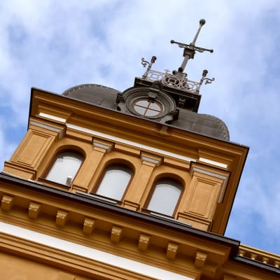 Oulun kaupungintalon torni.