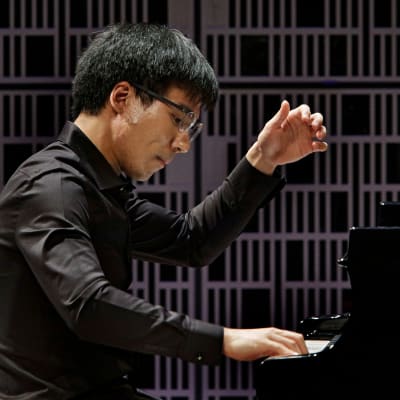 Amerikkalaispianisti Evan Wong Maj Lind -pianokilpailun alkuerässä.