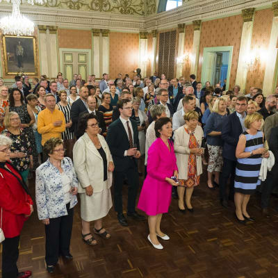 Svenska folkpartiet inleder sin partidag med mottagning i Vasa stadshus. 