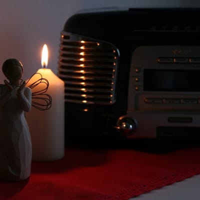 Julig bild av radiol, ljus och radio