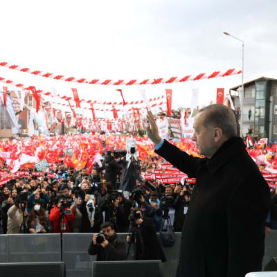 Presidentti Erdogan on aloittanut vaalikampanjansa.