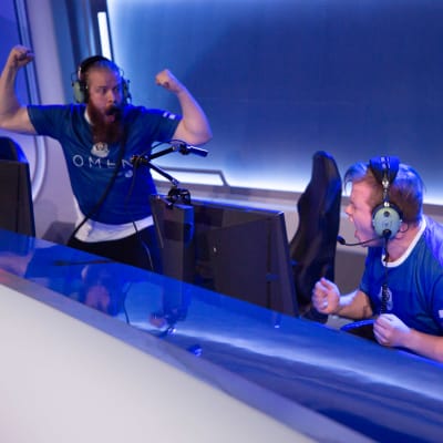 Joona "Fragi" Laine ja Tuomo "Taimou" Kettunen juhlivat voittoa.