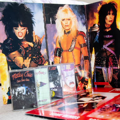 Rockband på vinylkonvolut och kassetter.