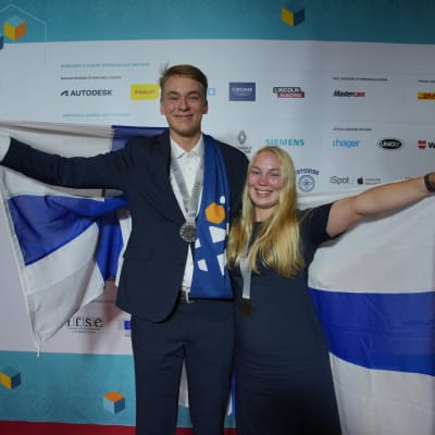 Hermanni Huuskonen ja Wilhelmiina Saarijärvi voittivat hopeaa viherrakentamisessa ammattitaidon EM-kilpailuissa Puolassa.