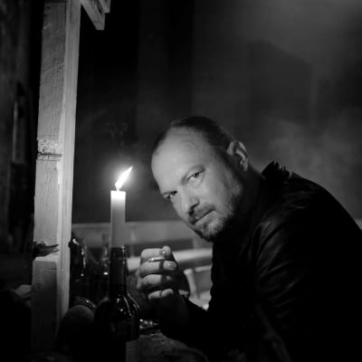 Kristian Smeds näyttelee Kalervo Palsaa.