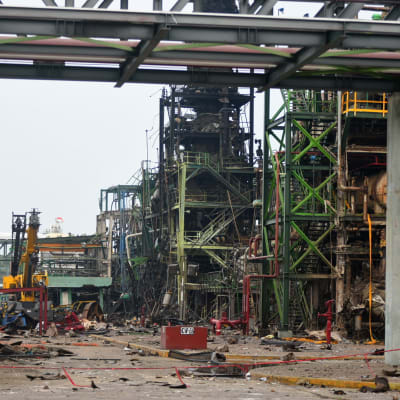 Explosionen vid en av oljebolaget Petroleos Mexicanos (Pemex,) anläggningar krävde många dödsoffer och orsakade stor skada.