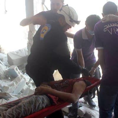 Ryska och Syriska flygattacker har krävt ett stort antal civila offer i provinshuvudstaden Idlib. Bidlen är från den 13 augusti då minst sex civila dödades och tiotals skadades