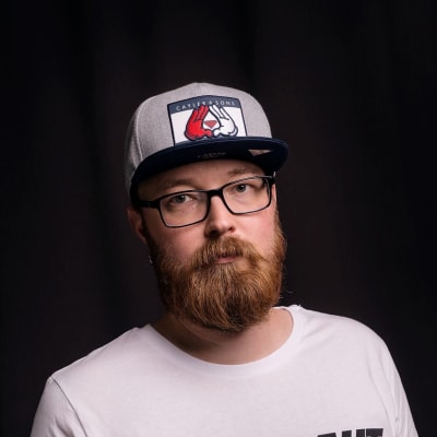 På bilden syns Jukka Hätinen, chefredaktör för musiktidningen Rumba.