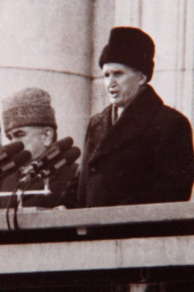 Nicolae Ceausescu håller sitt sista tal till folket den 21 december 1989, fyra dagar innan han arkebuserades.