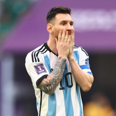 Allt började bra för Lionel Messis Argentina.