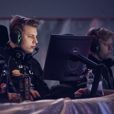 Olli "sLowi" Pitkänen ja Otto "ottoNd" Sihvo Grail Quest 2018 -tapahtumassa.