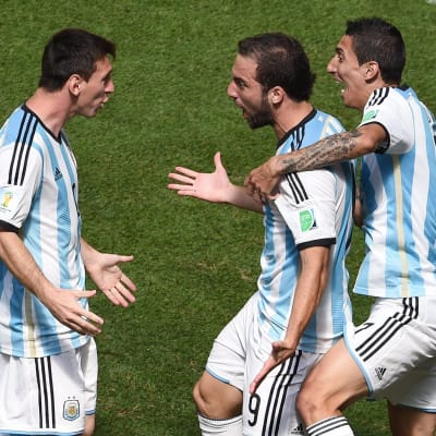 Lionel Messi, Gonzalo Higuain och Angel di Maria firar.