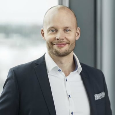 Man i närbild.