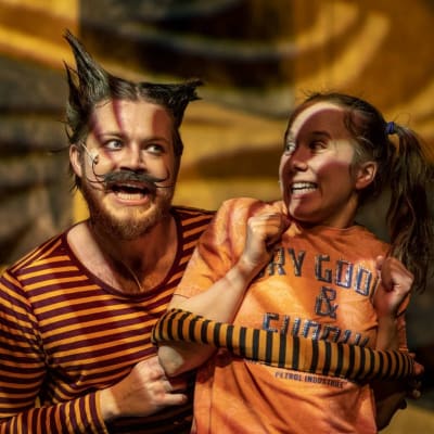 Foto från Alice i Underlandet på Unga Teatern.