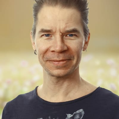 Porträttbild på musikern Ville Pusa