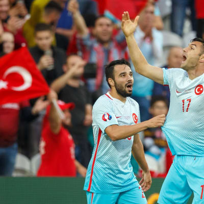 Burak Yilmaz juhli maalia Tshekkiä vastaan