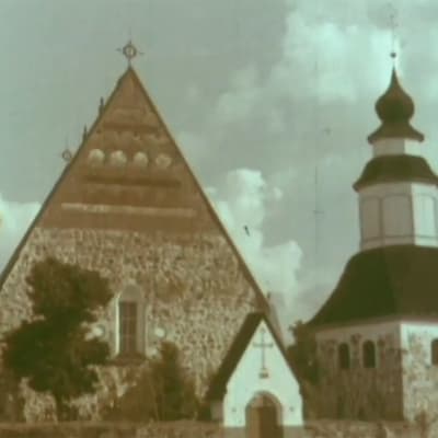 Keskiaikainen kivikirkko