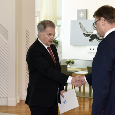 Presidentti Niinistö kiitti pääministeriä ja hyväksyi hallituksen eronpyynnön.