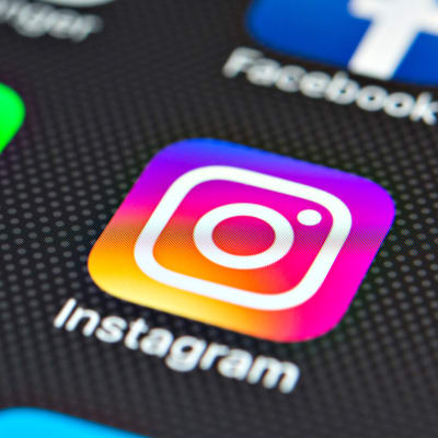 Instagramin logo älykännykän näytöllä.