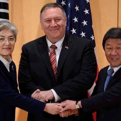 Mike Pompeo, sydkoreas och japans utrikesministrar