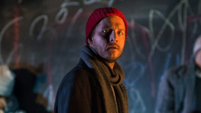 Skådespelaren Viktor idman i Viirus föreställning Lampedusa.