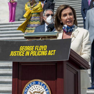 Talman Nancy Pelosi och andra demokrater presenterade polisreformen som har uppkallats efter George Floyd, inför omröstningen i kongressen.