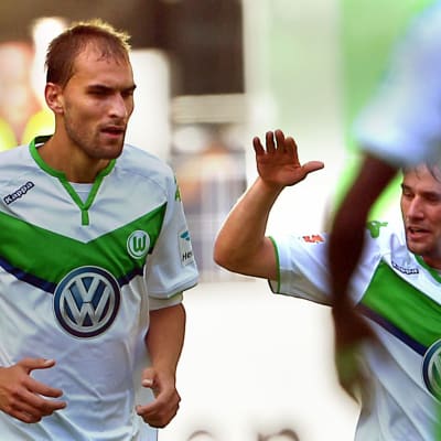 Bas Dost firar ett mål i Bundesliga.