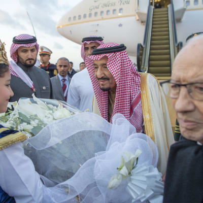 Saudiarabiens kung Salman bin Abudl-Aziz är en av de statsöverhuvuden som deltar i arabländernas toppmöte i Tunisien