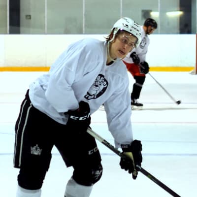 Alex Lintuniemi, ishockeyback