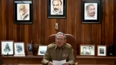 Raúl Castro meddelar att hans bror Fidel Castro har avlidit.