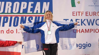Tanja Lujanen från Kyrkslätt tog två guld i taekwondo-EM.
