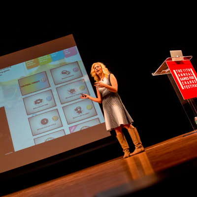 Pelisuunnittelija Jane McGonigal Games For Change -tapahtumassa