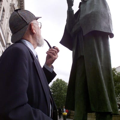 Sherlock Holmes-staty på Baker Street i London.