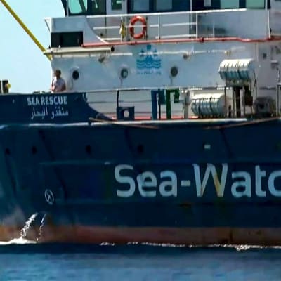 Räddningsfartyget Sea-Watch 3 i närbild.