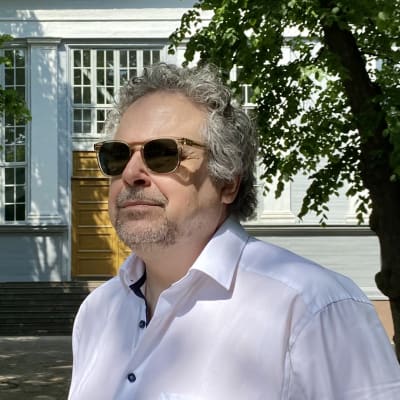Mikko Majander i solglasögon