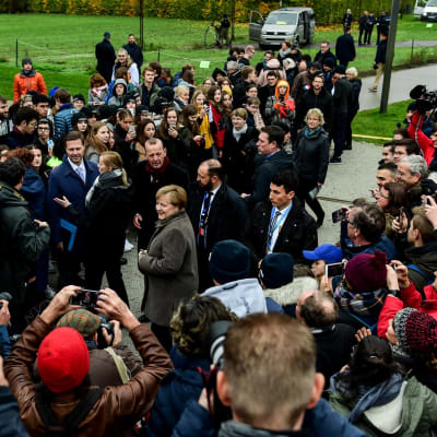 Saksan liittokansleri Angela Merkel tapasi kansalaisia Berliinin Sovituksen kappelissa.