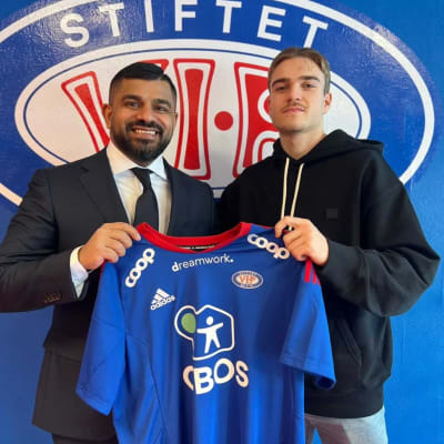 Nima Modyr and Daniel Håkans with Vålerenga sweater.